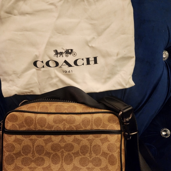 NWOT Coach Academy Crossbody In Signature Canvas - Picture 8 of 10